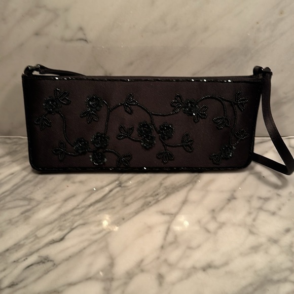 Beautifully beaded evening handbag. Perfect for your upcoming black tie events! - Picture 6 of 7